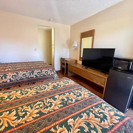 Regency Inn Lakeport Экстерьер фото