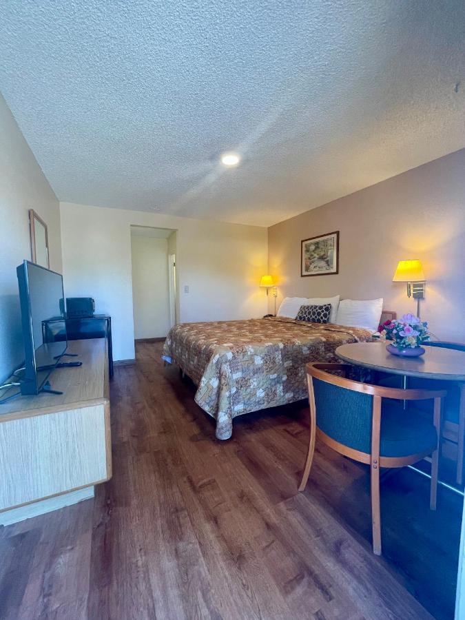 Regency Inn Lakeport Экстерьер фото